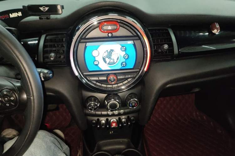 Used MINI 2018 1.5T ONE PLUS Five-Door Edition Audio And AC Panel