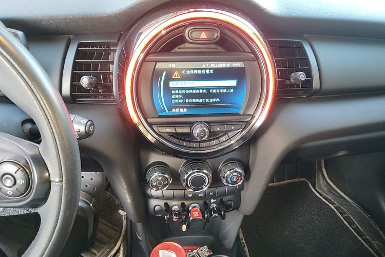 Used MINI 2018 1.5T ONE Five-Door Edition Audio And AC Panel