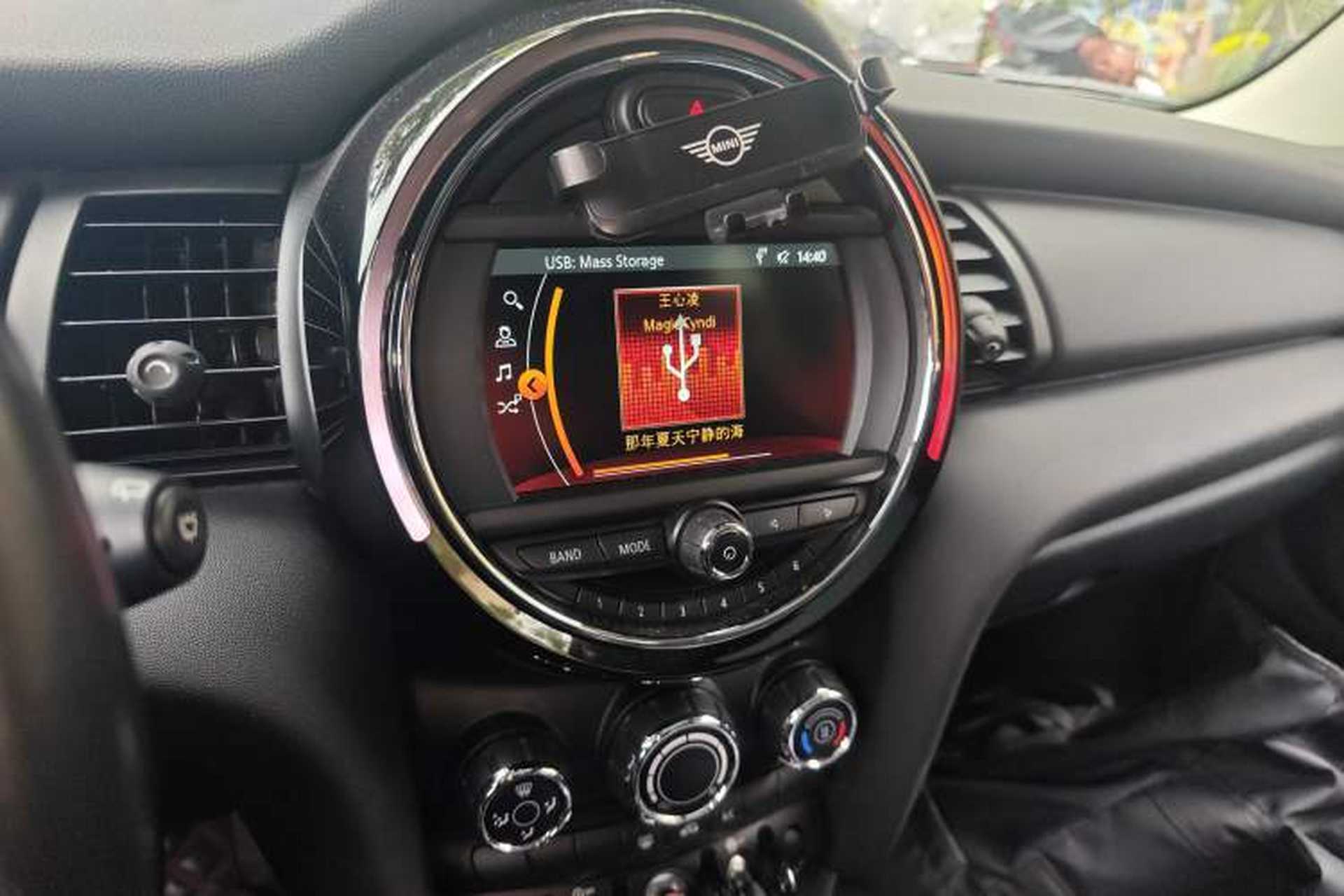 Used MINI 2018 1.5T ONE Five-Door Edition Audio And AC Panel