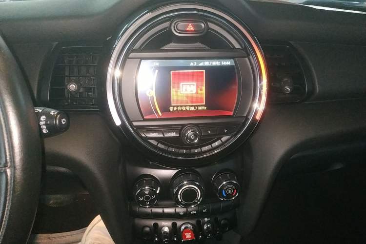 Used MINI 2018 1.5T ONE Audio And AC Panel