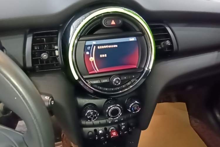 Used MINI 2018 1.5T ONE Audio And AC Panel