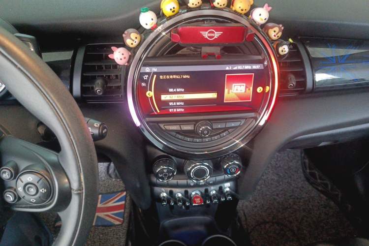 Used MINI 2018 1.5T COOPER Classic Edition Five-Door Version Audio And AC Panel