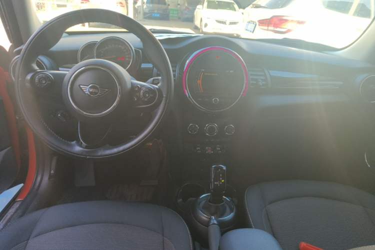 Used MINI 2018 1.5T ONE PLUS Five-Door Edition Center Console