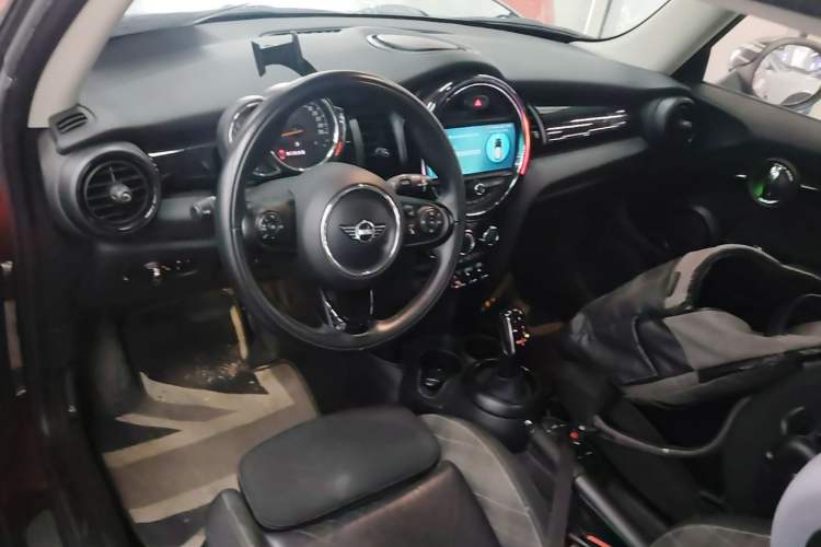 Used MINI 2018 1.5T COOPER Classic Edition Center Console