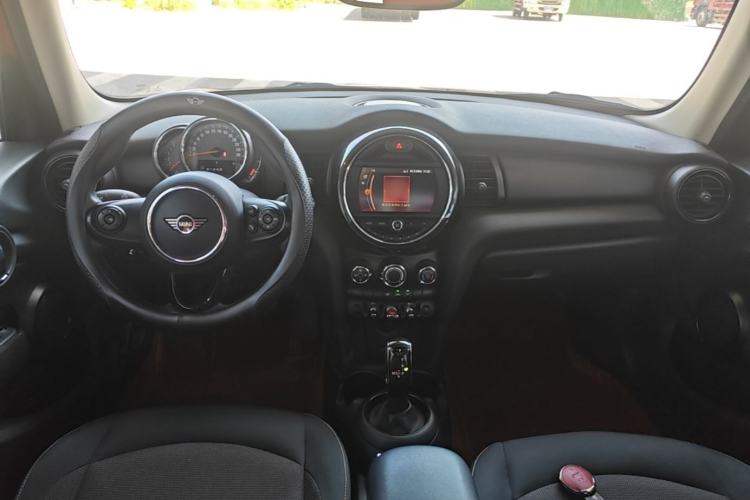 Used MINI 2018 1.5T ONE Five-Door Edition Center Console