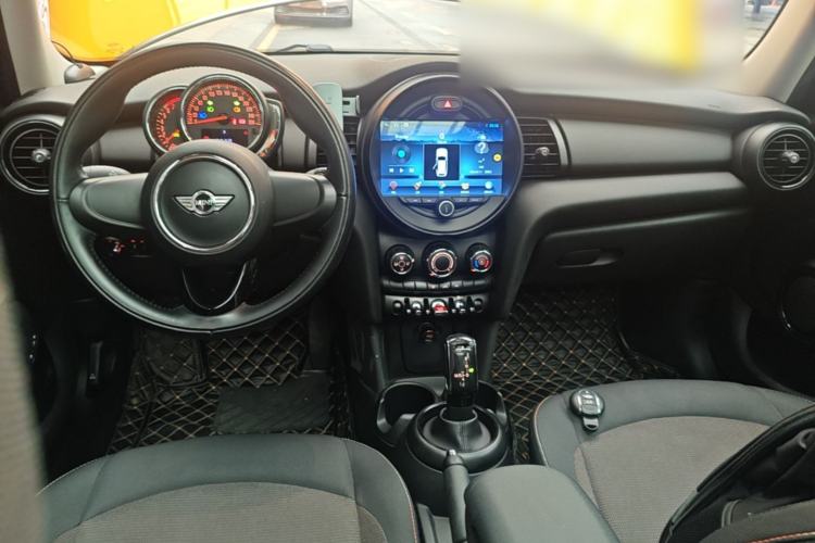 Used MINI 2018 1.5T ONE Five-Door Edition Center Console