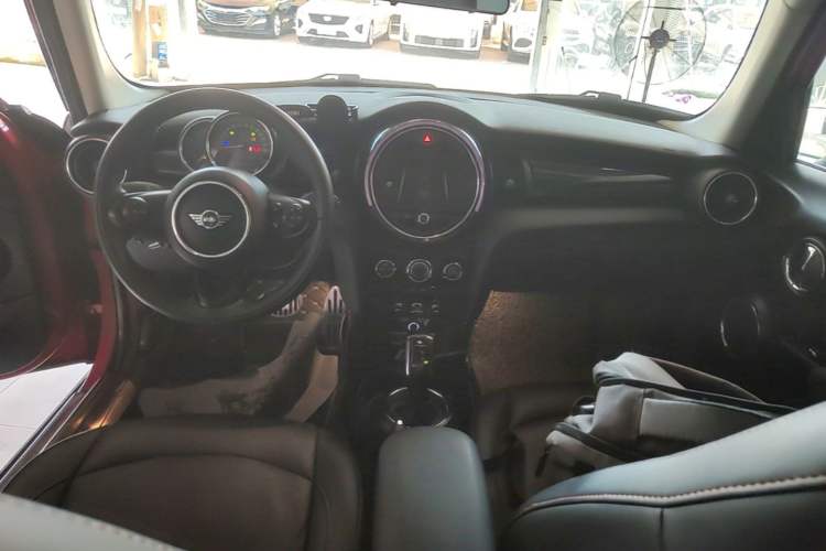 Used MINI 2018 1.5T ONE PLUS Five-Door Edition Center Console