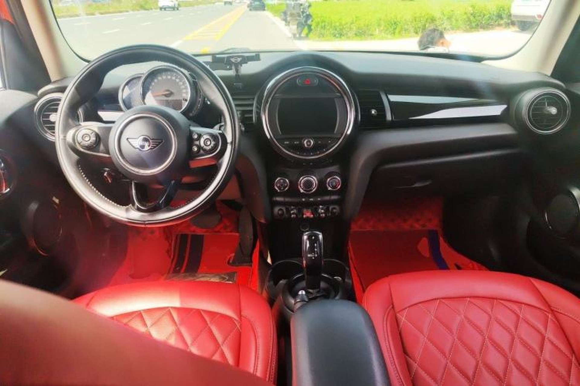 Used MINI 2018 1.5T ONE PLUS Five-Door Edition Center Console