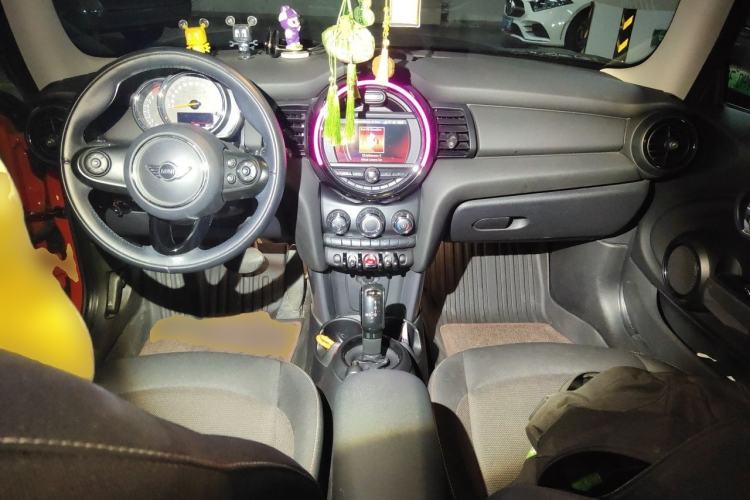 Used MINI 2018 1.5T ONE Center Console