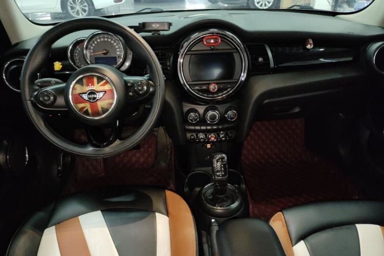 Used MINI 2018 1.5T ONE PLUS Five-Door Edition Center Console