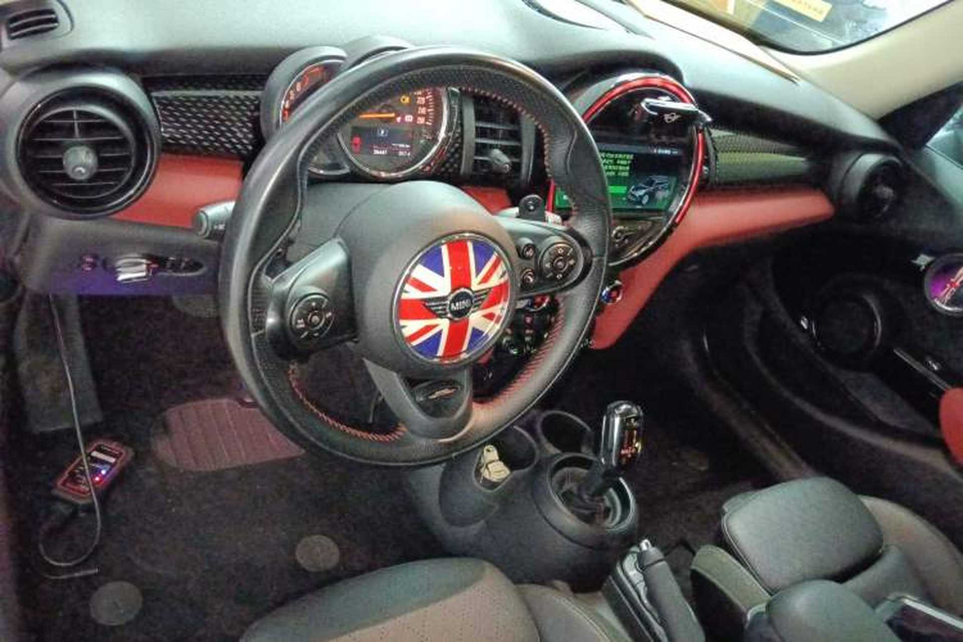 Used MINI 2018 2.0T COOPER S Classic Edition Five-Door Version Center Console
