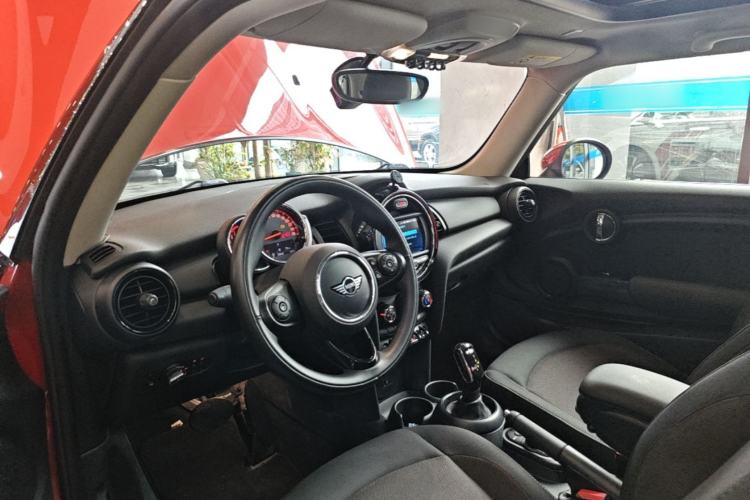 Used MINI 2018 1.5T ONE Center Console