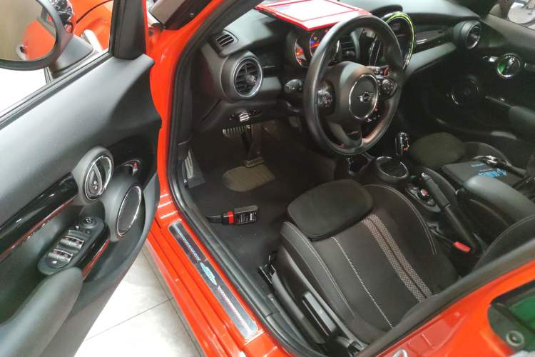 Used MINI 2018 1.5T COOPER Racing Edition Five-Door Version Driver Seat