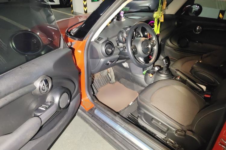 Used MINI 2018 1.5T ONE Driver Seat