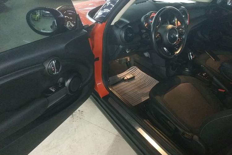 Used MINI 2018 1.5T ONE Driver Seat