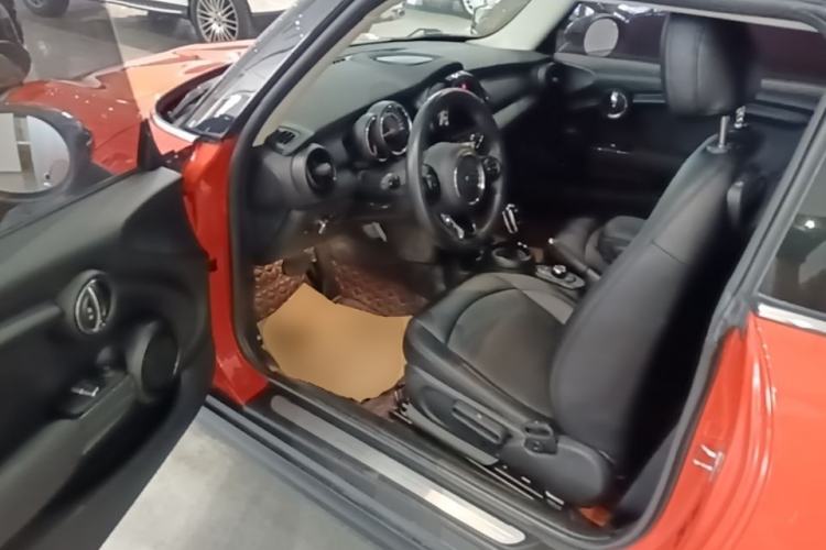 Used MINI 2018 1.5T ONE Driver Seat