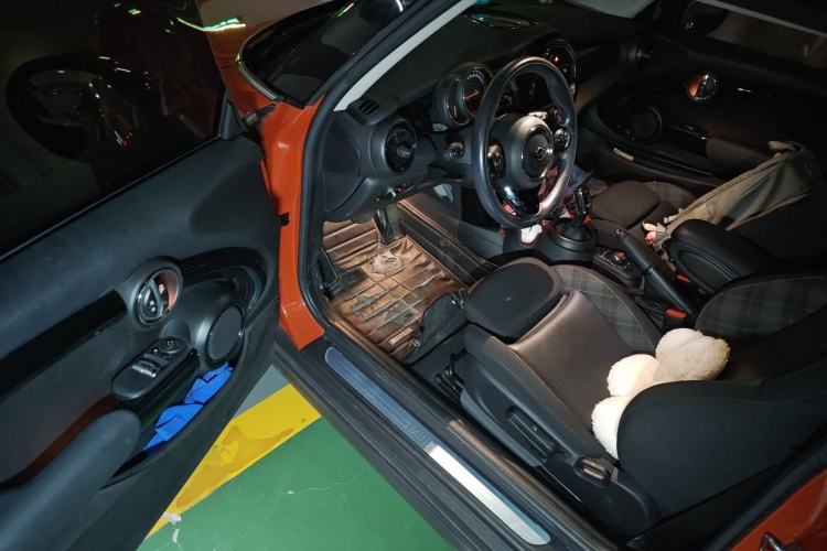 Used MINI 2018 1.5T COOPER Classic Edition Driver Seat