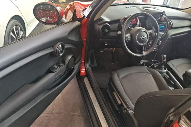 Used MINI 2018 1.5T ONE Driver Seat