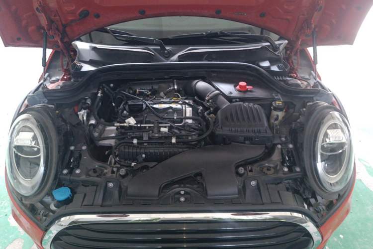 Used MINI 2018 1.5T COOPER Classic Edition Five-Door Version Engine Bay