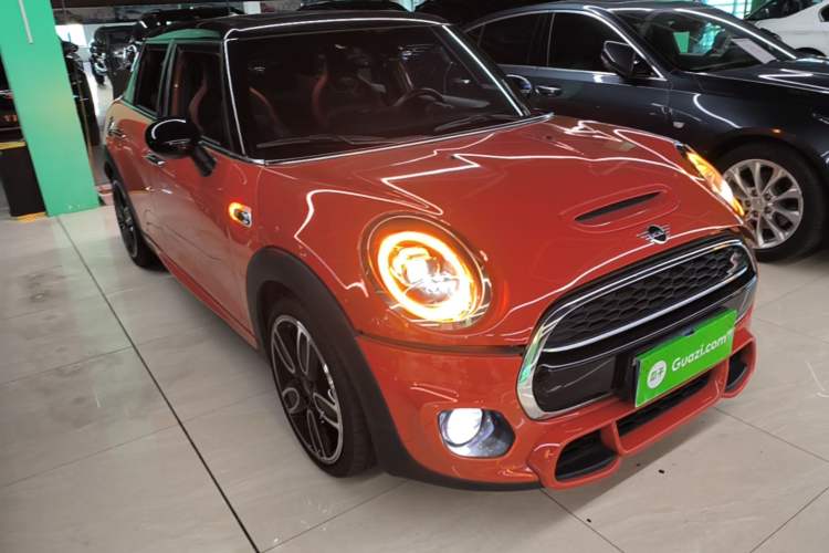 Used MINI 2018 2.0T COOPER S Racing Edition 5-door model Front Right 45 Deg