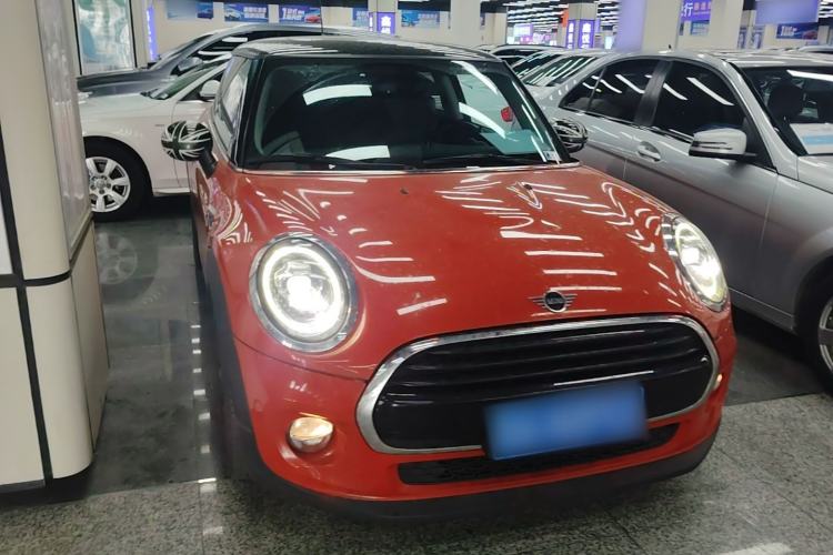 Used MINI 2018 1.5T COOPER Classic Edition Front Right 45 Deg