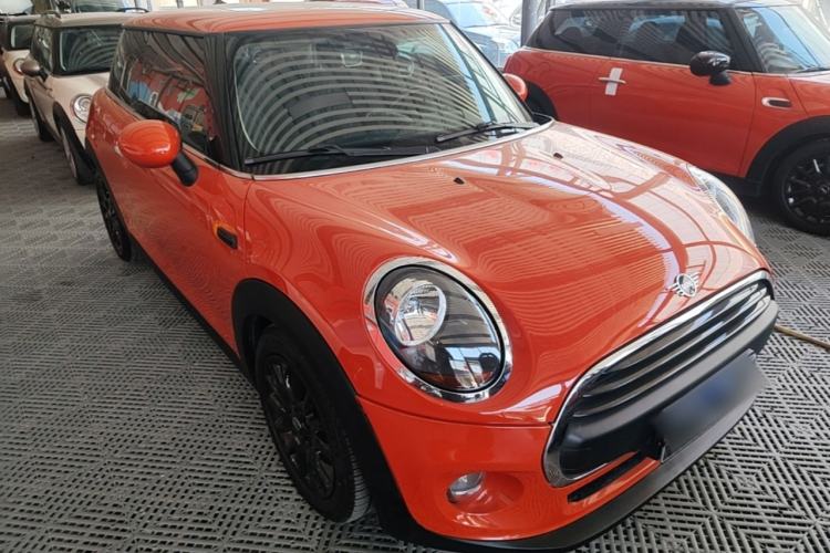 Used MINI 2018 1.5T ONE PLUS Front Right 45 Deg