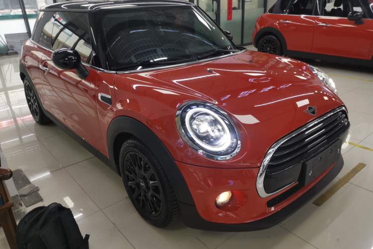 Used MINI 2018 1.5T COOPER Classic Edition Front Right 45 Deg