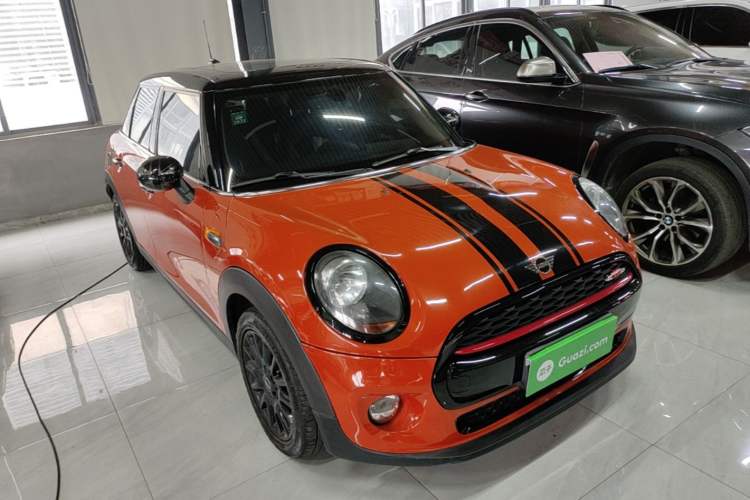 Used MINI 2018 1.5T ONE PLUS Five-Door Edition Front Right 45 Deg