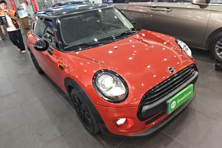 Used MINI 2018 1.5T ONE PLUS Front Right 45 Deg