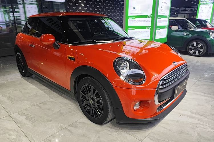 Used MINI 2018 1.5T ONE PLUS Front Right 45 Deg