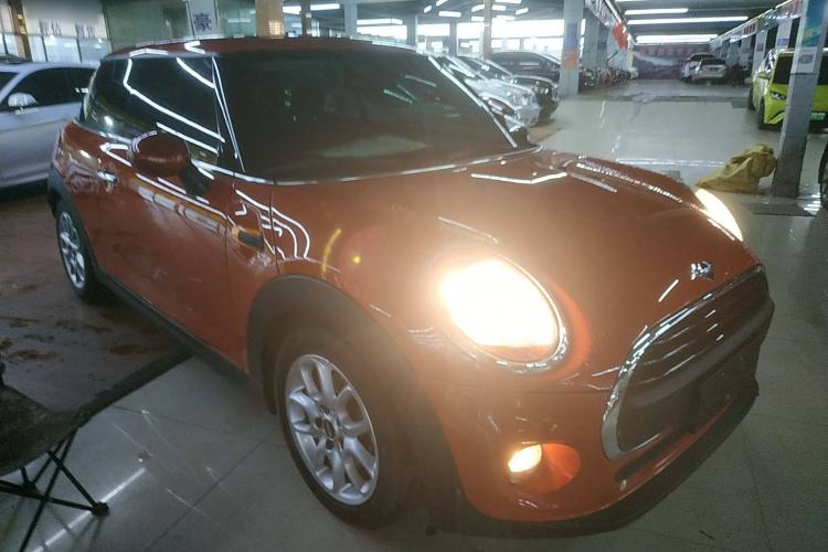 Used MINI 2018 1.5T ONE Front Right 45 Deg