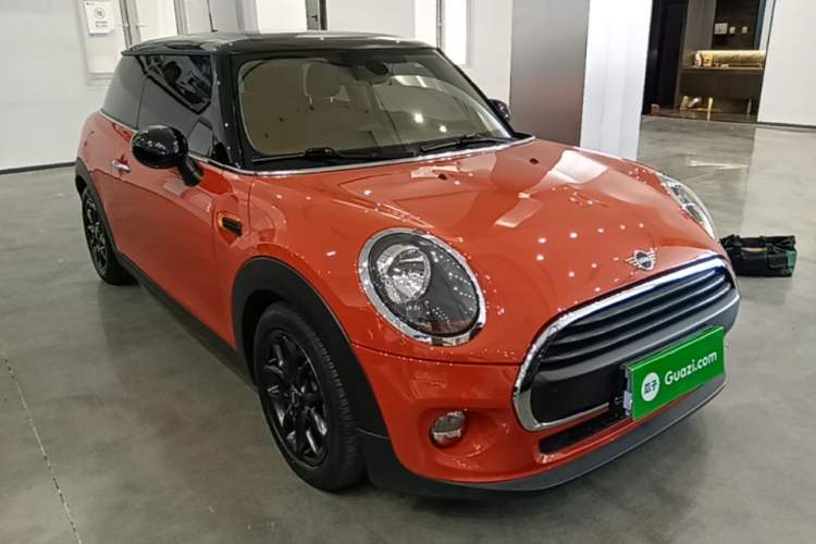 Used MINI 2018 1.5T ONE Front Right 45 Deg