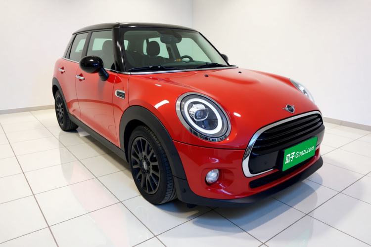 Used MINI 2018 1.5T COOPER Classic Edition Five-Door Version Front Right 45 Deg