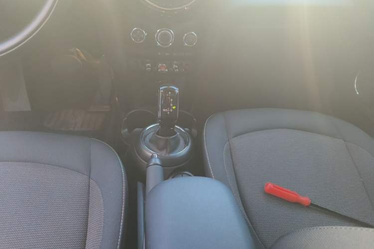 Used MINI 2018 1.5T ONE PLUS Five-Door Edition Gear Lever