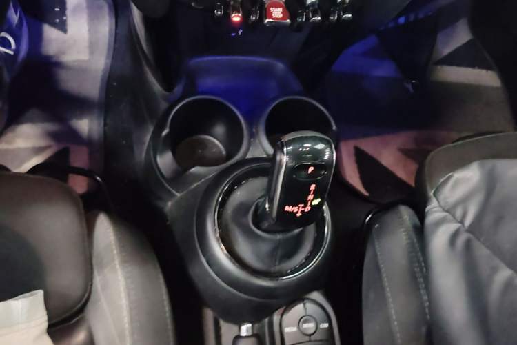 Used MINI 2018 1.5T COOPER Classic Edition Gear Lever