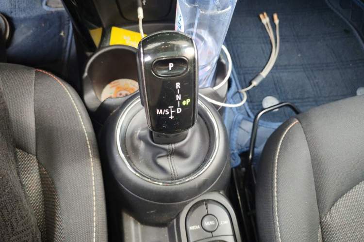 Used MINI 2018 1.5T ONE PLUS Gear Lever