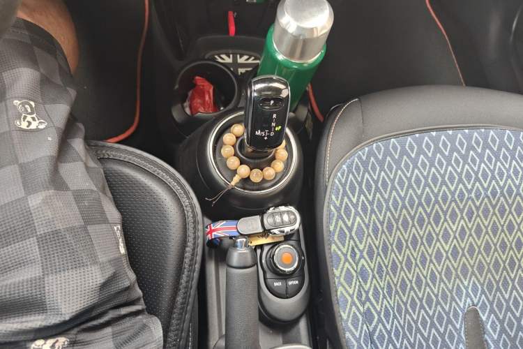Used MINI 2018 1.5T ONE PLUS Five-Door Edition Gear Lever