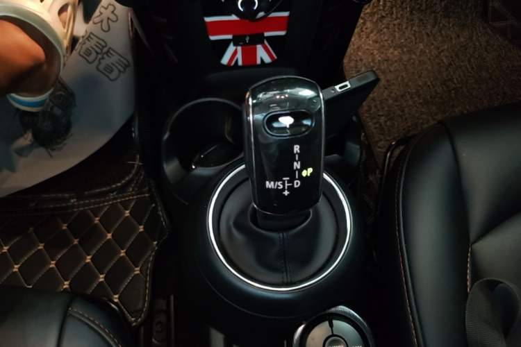 Used MINI 2018 1.5T ONE PLUS Five-Door Edition Gear Lever