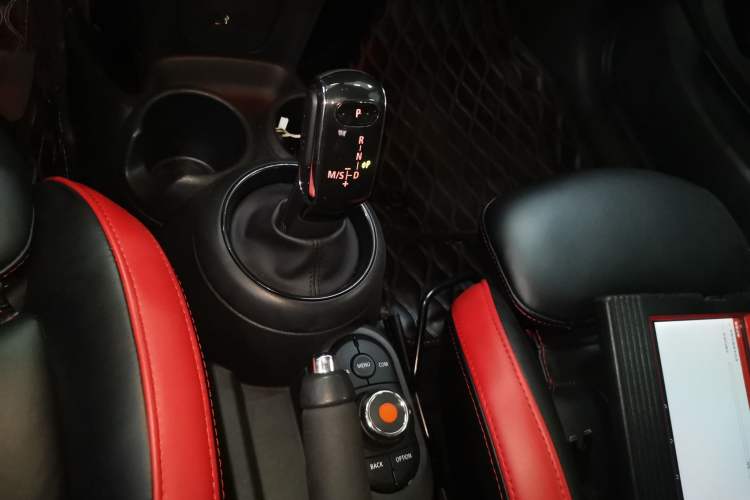 Used MINI 2018 1.5T COOPER Classic Edition Gear Lever