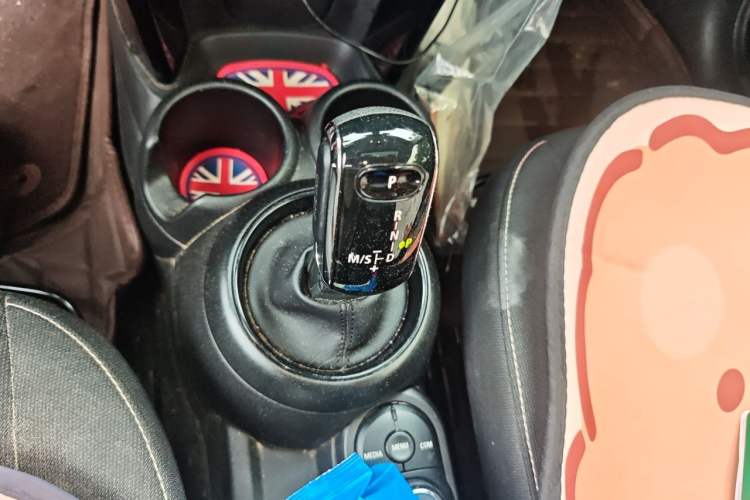 Used MINI 2018 1.5T ONE PLUS Gear Lever