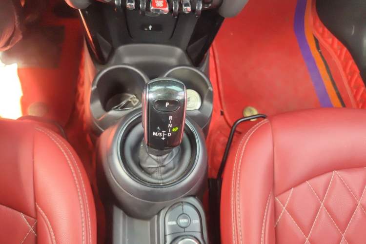 Used MINI 2018 1.5T ONE PLUS Five-Door Edition Gear Lever