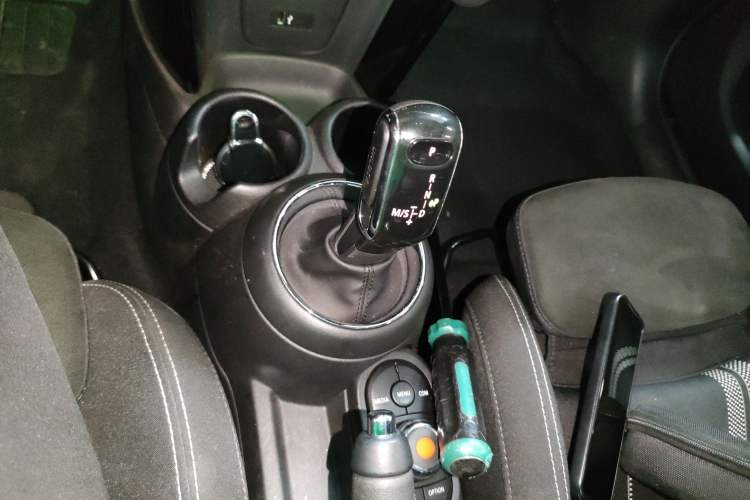 Used MINI 2018 1.5T COOPER Racing Edition Five-Door Version Gear Lever