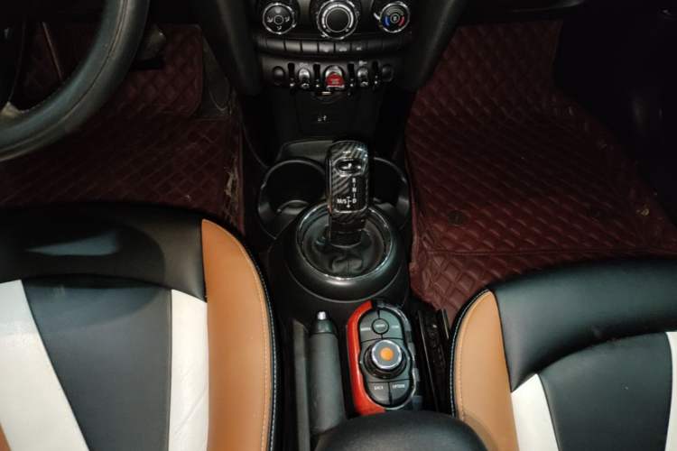 Used MINI 2018 1.5T ONE PLUS Five-Door Edition Gear Lever