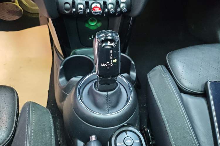 Used MINI 2018 1.5T COOPER Artist Five-Door Edition Gear Lever