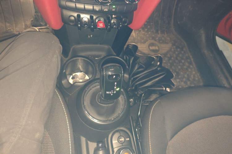Used MINI 2018 1.5T ONE PLUS Gear Lever