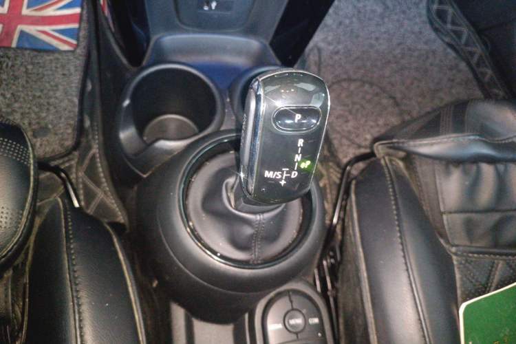 Used MINI 2018 1.5T COOPER Classic Edition Five-Door Version Gear Lever