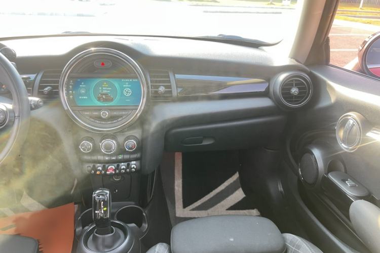 Used MINI 2018 1.5T COOPER Classic Edition Interior 10