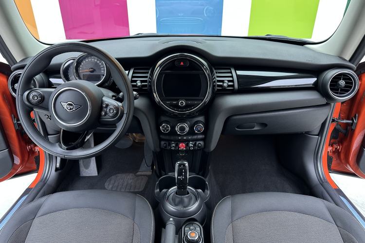 Used MINI 2018 1.5T ONE PLUS Interior 2