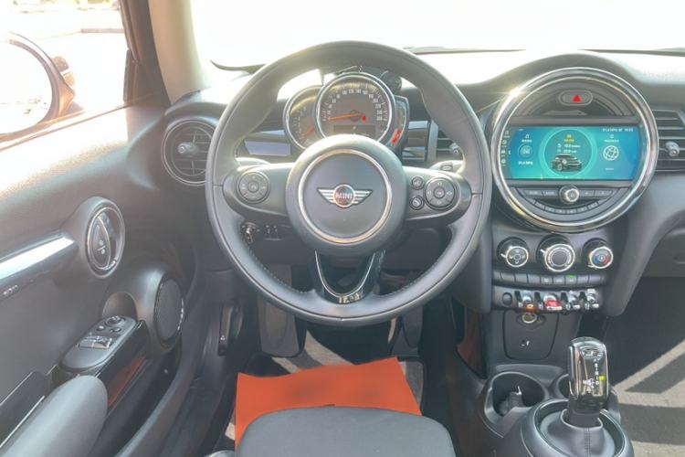 Used MINI 2018 1.5T COOPER Classic Edition Interior 3