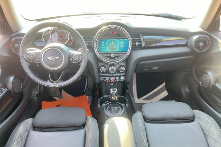 Used MINI 2018 1.5T COOPER Classic Edition Interior 5